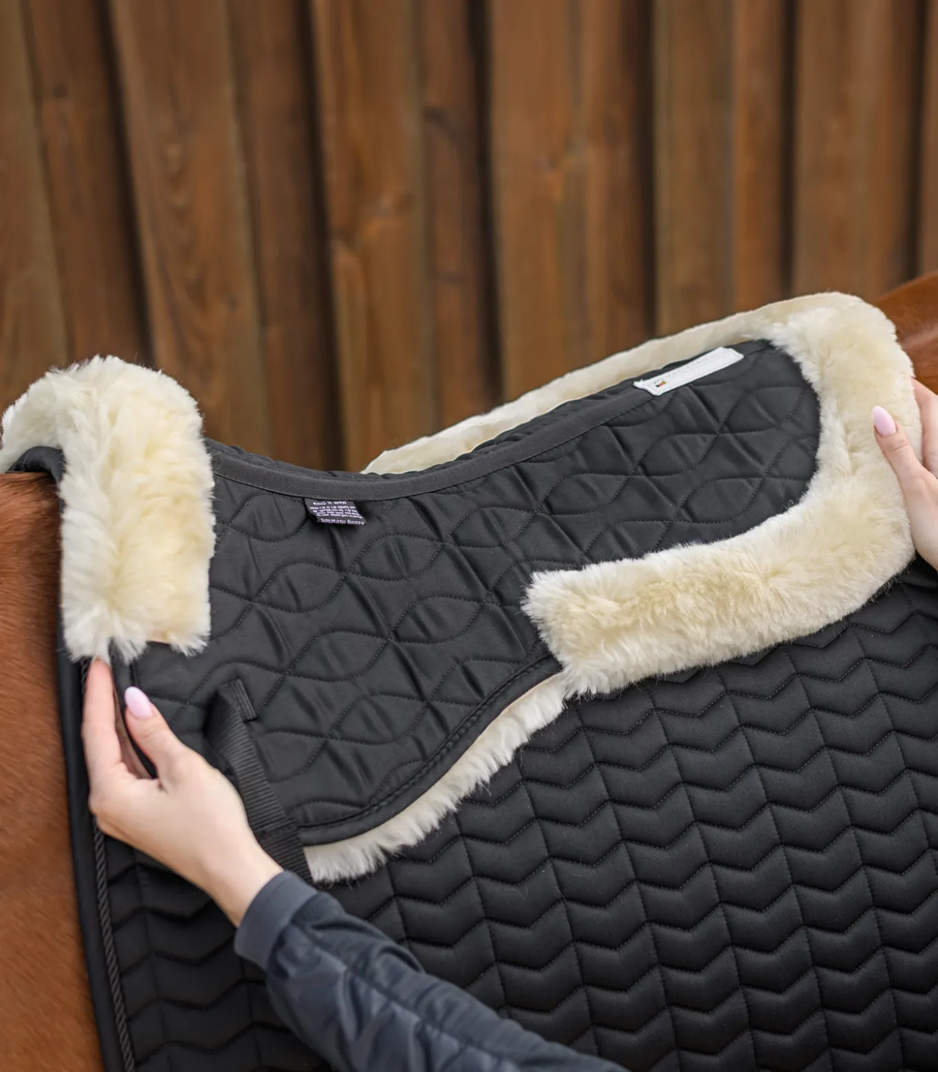 Lammfell Sattelkissen